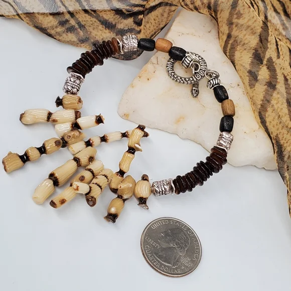 Vintage Jewelry Natural White Coral Branch And Wood Beads Artisan Bracelet - Picture 2 of 4